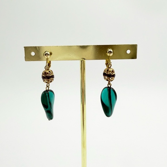 Rare Vintage Gold Tone with Emerald Green Twisted Teardrop Clip On Earrings - Picture 3 of 6
